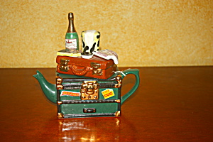 Trunk & Suitcase Teapot