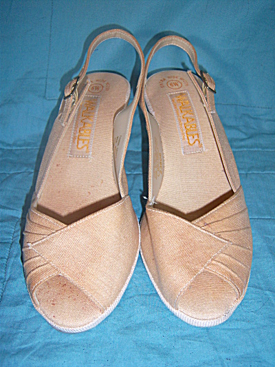 Vintage Walkables Tan Shoes Size 6 - Retro Look Cloth