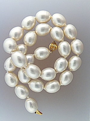 Necklace 14k Gold Clasp Shell Pearls
