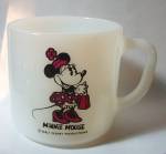 VINTAGE MINNIE MOUSE MILK GLASS COFFEE MUG. EXCELLENT CONDITION. MEASURES 3 1/8H X 3 1/8W INCHES. NO CHIPS OR CRACKS. D MUG STYLE DESIGN. REF:1025-1957 ADD $10.00 SHIPPED IN THE USA. 