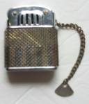 VINTAGE 1940`S WIRE MESH POCKET LIGHTER MADE BY JAPAN. 1 1/2 H X 1 1/8 W. NICE SPARK. COUPLE SPOTS OF TINY GREEN TARNISH. ADD $4.00 SHIPPED IN THE USA. REF:111957J