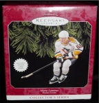 1998 Hallmark Ornament, Mario Lemieux "Hockey Greats" Collection is #2 in the series. Mint in box. FREE SHIPPING WITHIN USA!!!