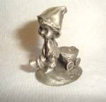 This is a Hallmark Little Gallery Elf pulling wagon pewter figurine. Marked Little Gallery on the bottom. 1.75" tall,great Condition.