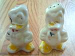  <BR><BR>Vintage set of Donald Duck salt and pepper shakers<BR>c.1940<BR><BR>Manufactured by Walt Disney <BR><BR>Each shaker measures: 3 1/4 x 2 inches<BR><BR>This set is very much in vintage conditio...