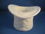 Cute milk glass top hat with the daist and button design.  Top hat is 3 3/4" tall and in excellent condition.