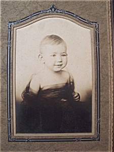 Vintage Photo - Ww I Era Baby In Scarf