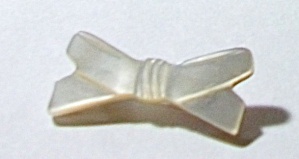 Vintage 1940`s Mother Of Pearl Bow Tie Brooch