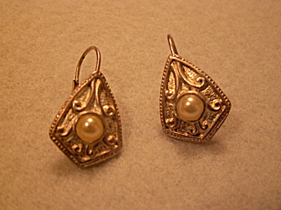 Vintage Costume Jewelry, Pair Pierced Earrings Silver-tone Pearl K