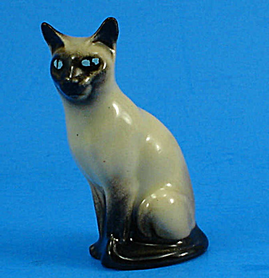 Hagen-renaker Miniature Sitting Siamese Cat