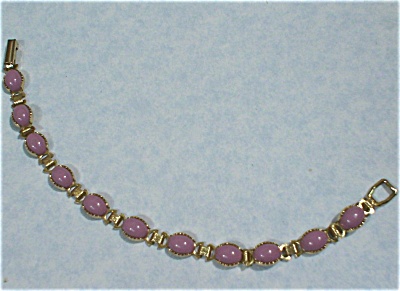 Unmarked Goldtone Bracelet With Purple Cabechons
