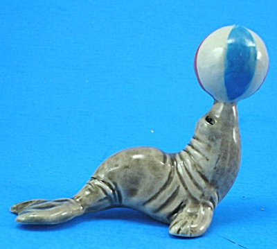 E3481 Sea Lion With Ball