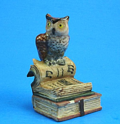Klima K482 Owl On Antique Style Books