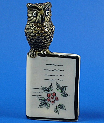 E270 Owl On Book
