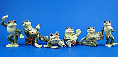 K6301 Frog Band With Dancers
