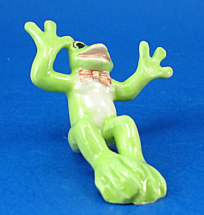 K3551 Sitting Funny Frog