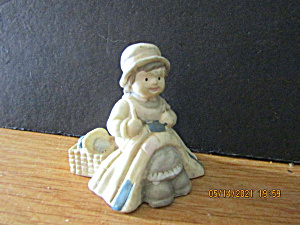 Vintage Figurine Little Miss Muffet