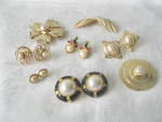 Vintage 1950s Goldtone Metal and Pearls Jewelry 
