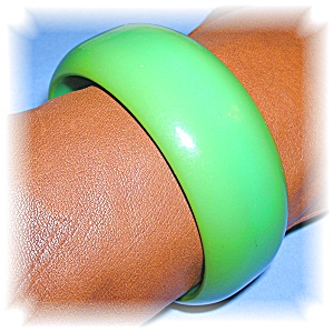 Bakelite Apple Green Bangle Bracelet 1 Inch Wide