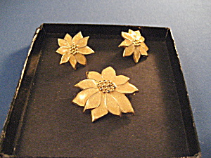 Yellow Flower Brooch And Necklace With Matching Earrings