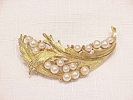 Vintage Brushed Gold Tone Leaf Brooch With Pearls
