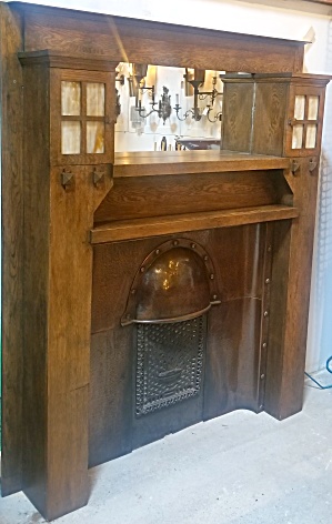 Arts and Crafts mantle with insert (Image1)