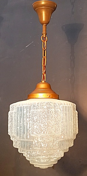 Art glass pendant light (Image1)