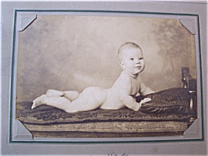 Photo - 1910's Baby on a Bed (Image1)
