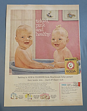 1961 Arm & Hammer Soda W/ 2 Babies Bathing In Pan