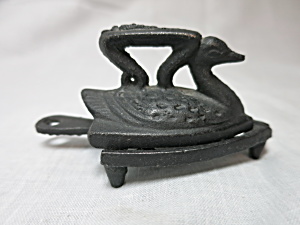 Vintage Taiwan Duck Miniature Sad Iron And Trivet