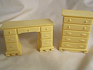 Dollhouse Desk and Dresser (Image1)