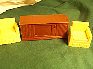 Dollhouse Console TV and Living Room Chairs (Image1)