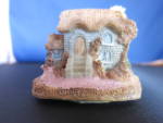 Click here to enlarge image and see more about item 1132-16u3: Miniature Easter Bunny Rabbit House Figurine