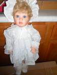 Click here to enlarge image and see more about item MB-VINL24bea: Elaine Campbell Doll 239 1988 Original