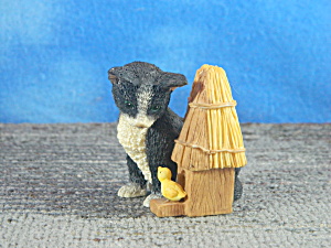 Sherratt & Simpson Resin Black Cat with Grass Hut (Image1)