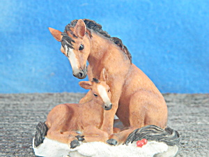 1999 Enesco Seagull Collection Resin Mare And Foal