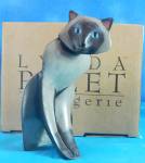 Click here to enlarge image and see more about item 00449: Linda Pleet Menagerie Angular Sitting Siamese Cat