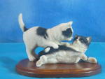 Click here to enlarge image and see more about item 00986: Country Artists Stratford Collection Kittens Playing