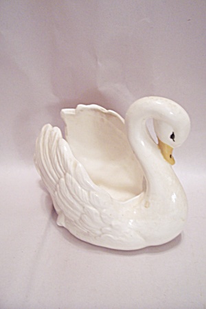 White Swan Porcelain Figurine Bowl (Image1)