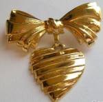 VINTAGE AVON GOLD TONED HEART & BOW PIN