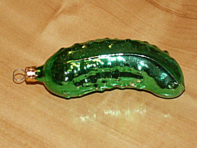 Vintage Colombia Glass Christmas Ornament Green Pickle Cucumber (Image1)