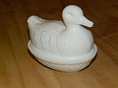 Vintage Signed Imperial Glass Milk White Duck Hen On Nest Basket