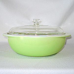 Pyrex Lime Green 2 Quart Covered Casserole Bowl (Image1)