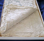 Click to view larger image of Quaker Lace 72 by 90 Tablecloth Mint Unused in Box (Image4)