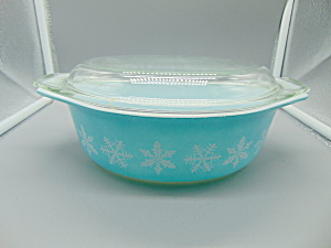 Pyrex Snowflake Blue Oval 1.5 Qt. Covered Casserole 043