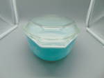 Click to view larger image of Pyrex Snowflake Blue Oval 1.5 Qt. Covered Casserole 043 (Image3)
