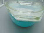 Click to view larger image of Pyrex Snowflake Blue Oval 1.5 Qt. Covered Casserole 043 Chip Lid (Image2)