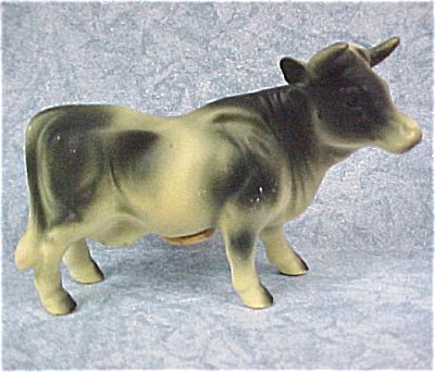 1960s Japan Ceramic Cow Salt Shaker Single (Image1)