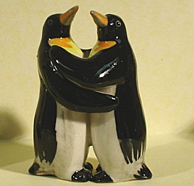 K6394 Dancing Penguins (Image1)