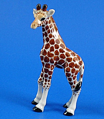 R295b Giraffe Baby, Left Facing (Image1)