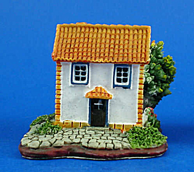Miniature Resin House (Image1)